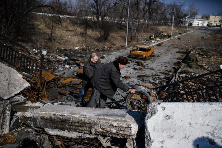 Kiev e os milicianos pr&oacute;-russos lan&ccedil;am diariamente acusa&ccedil;&otilde;es de cont&iacute;nuas viola&ccedil;&otilde;es ao cessar-fogo