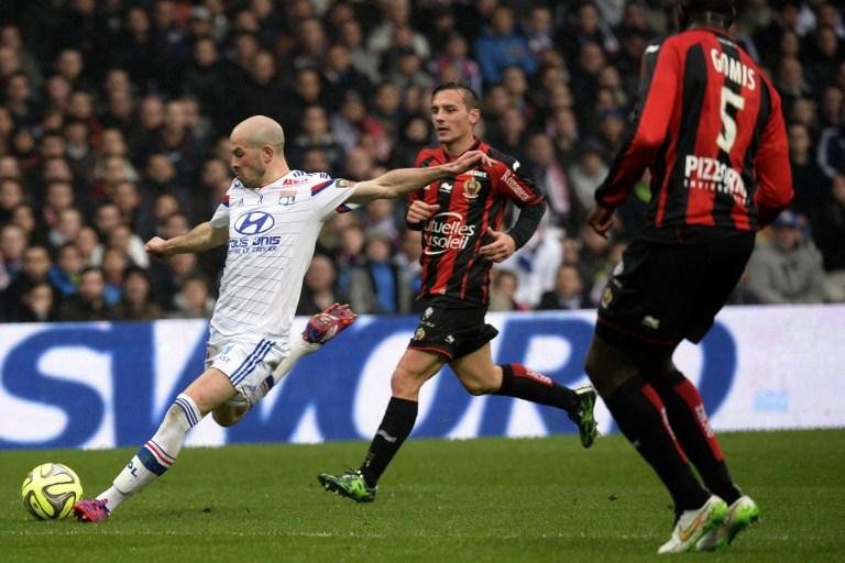 Lyon perde para Nice e PSG assume lideran&ccedil;a na Fran&ccedil;a 