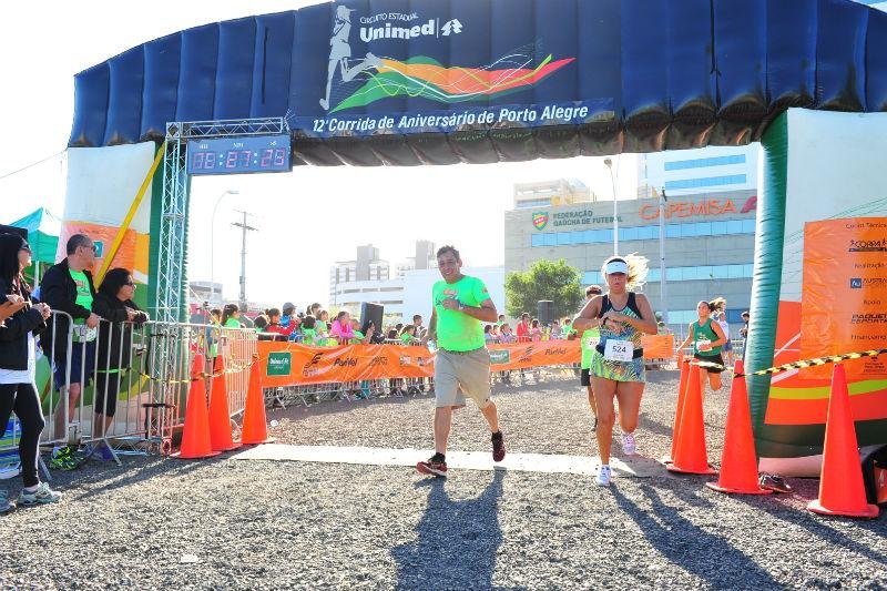 Corrida de anivers&aacute;rio de Porto Alegre reuniu 2,5 mil participantes