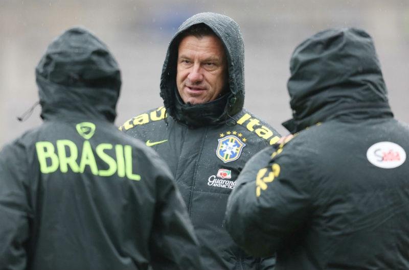 Dunga optou por Firmino como titular no primeiro esbo&ccedil;o de time
