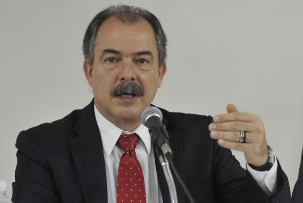 Mercadante diz que governo n&atilde;o vai flexibilizar ajuste fiscal