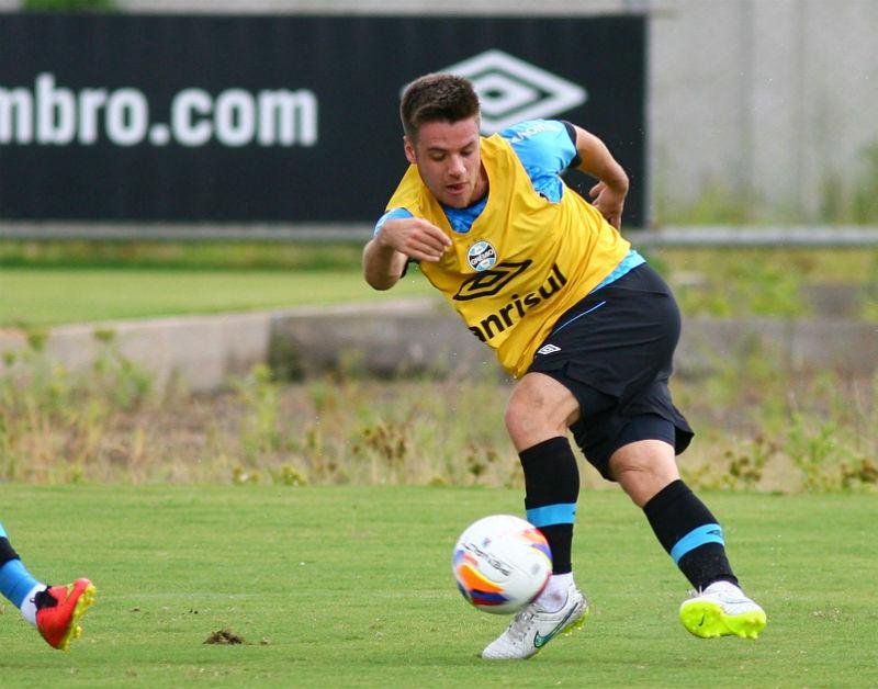 Ramiro dever&aacute; atuar com Maicon nas primeiras fun&ccedil;&otilde;es do meio de campo