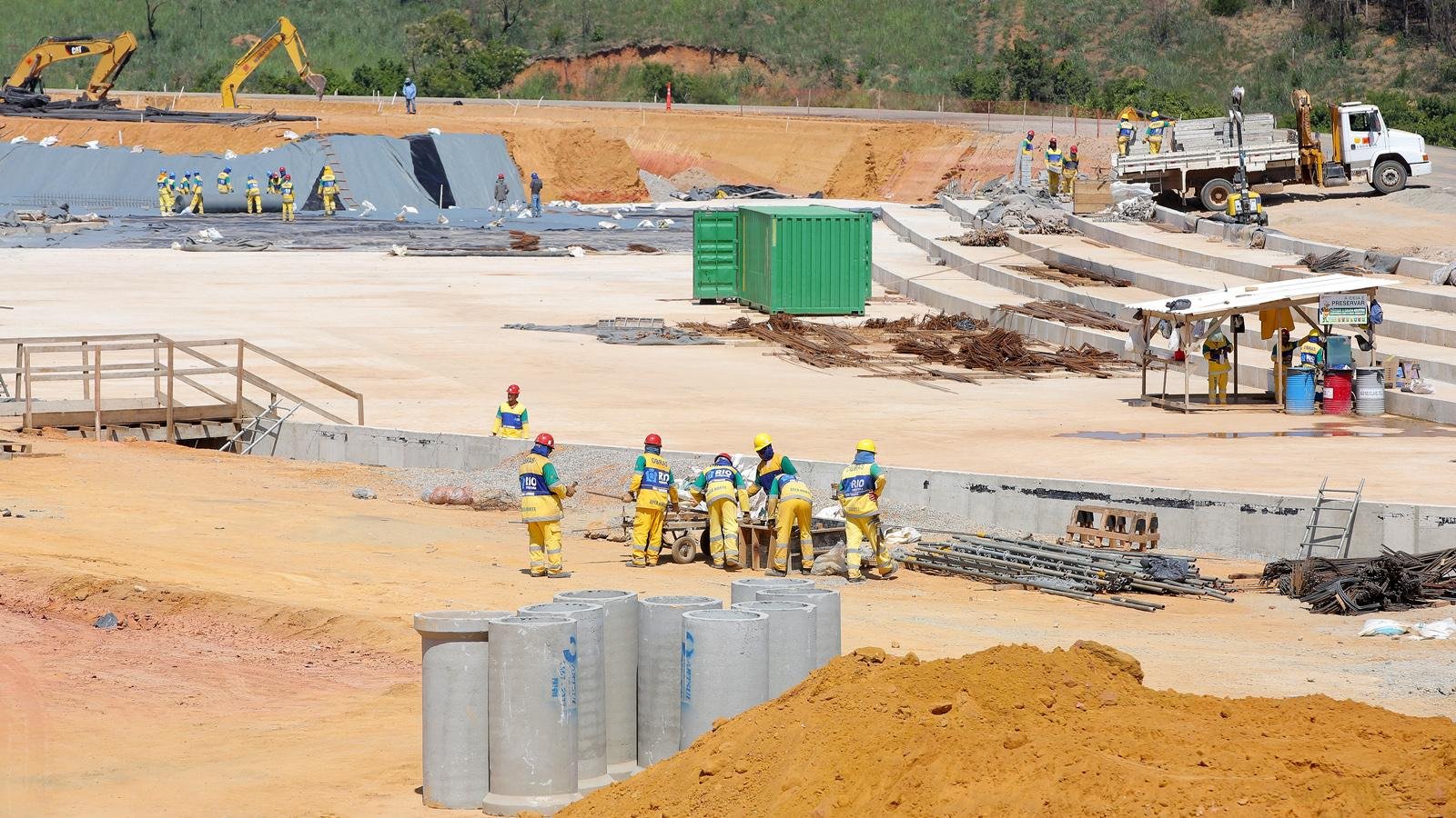 Atrasos nas obras de infraestrutura, protestos e descontamina&ccedil;&atilde;o da Bahia de Guanabara preocupam