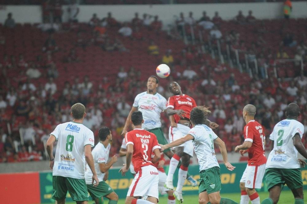 R&eacute;ver admitiu problemas na bola a&eacute;rea, mas destacou atua&ccedil;&atilde;o de Alisson