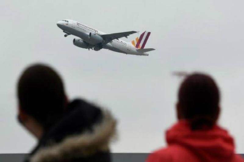 Copiloto fez avi&atilde;o cair deliberadamente, afirmam investigadores