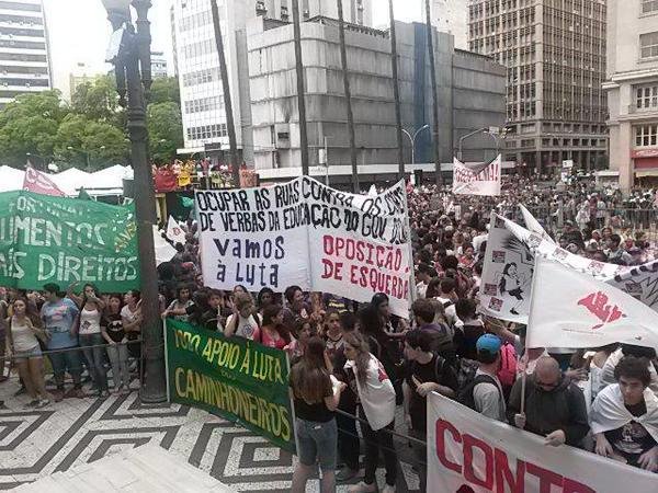 Manifesta&ccedil;&atilde;o ocorre no Dia Nacional de Luta pela Educa&ccedil;&atilde;o por melhorias no ensino