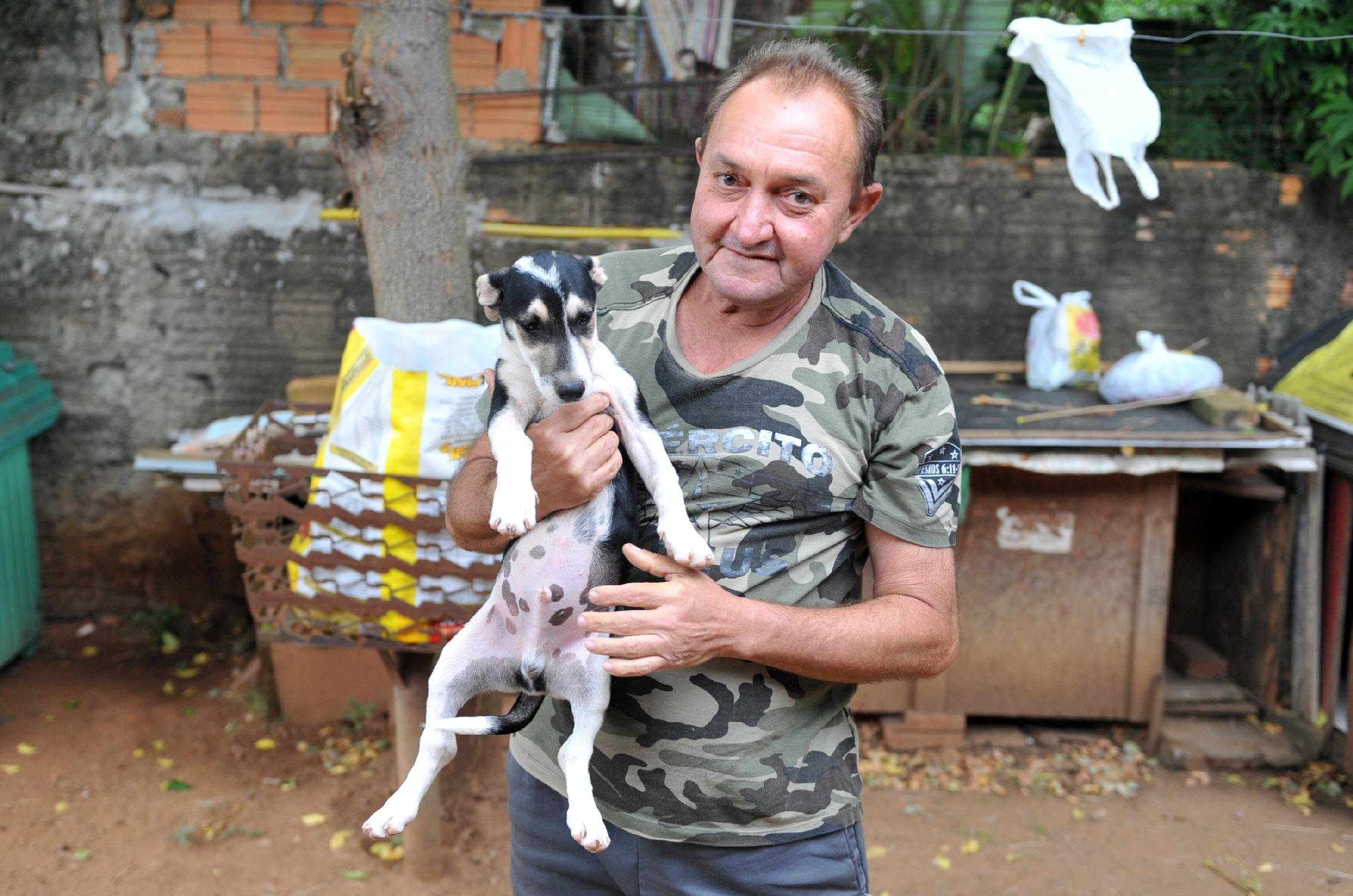 Francisco adotou peludos que precisavam de ajuda
