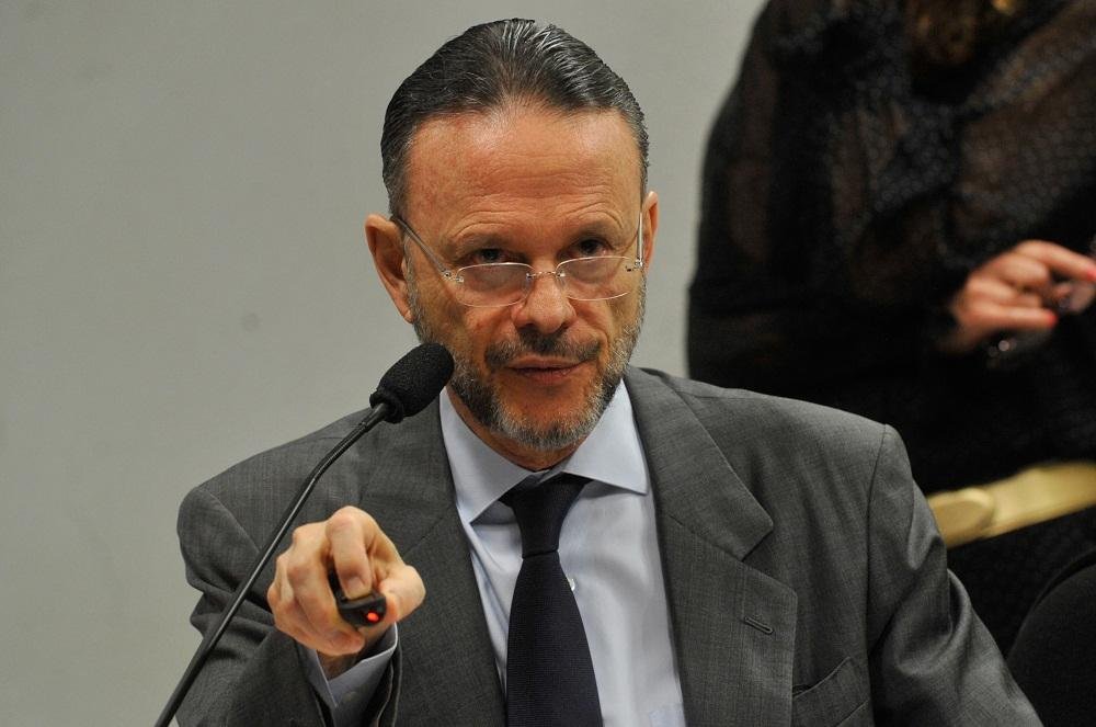 Presidente do BNDES foi aprovado logo ap&oacute;s ren&uacute;ncia do ex-ministro da Fazenda