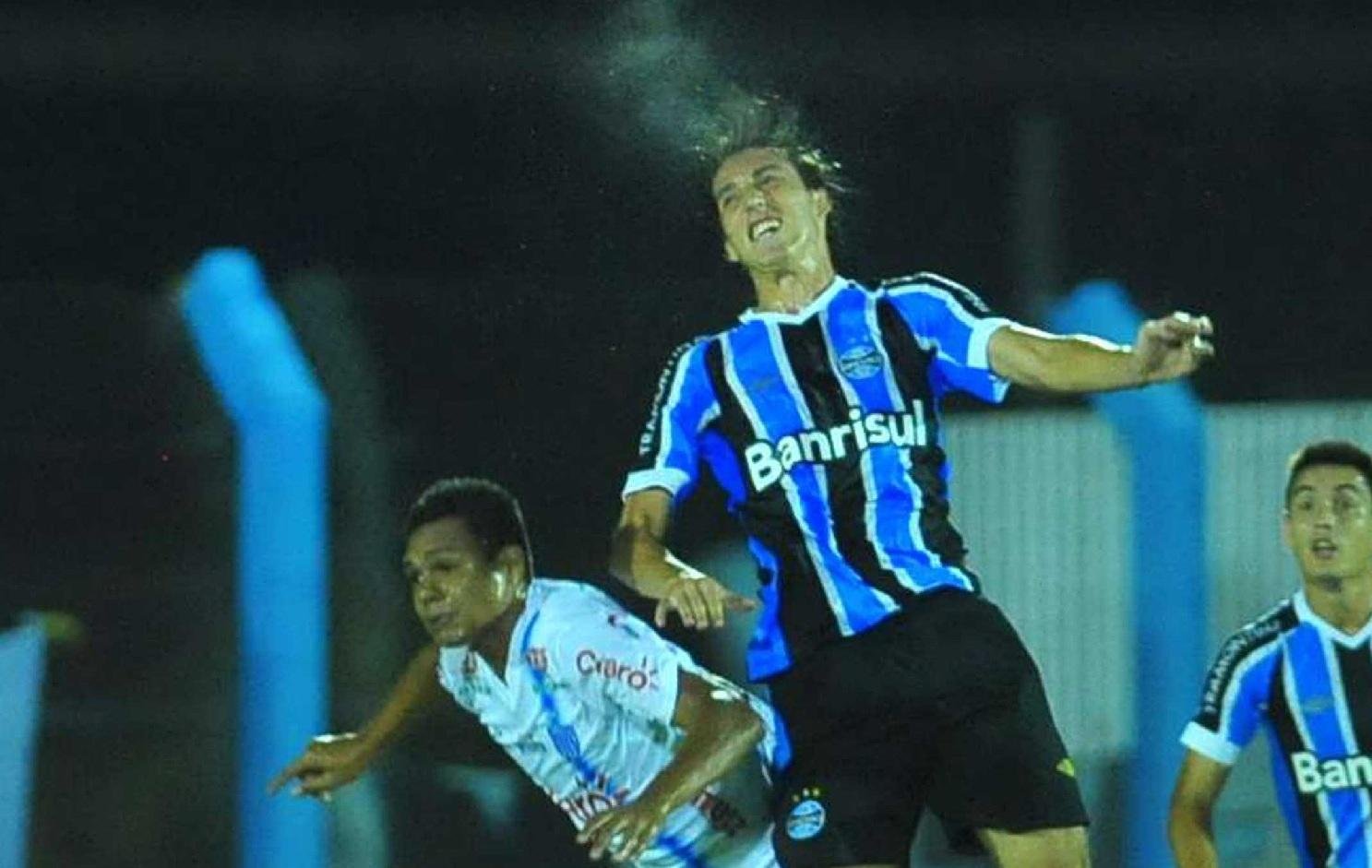 Zagueiro afirma que "fica mais f&aacute;cil" atuar com jogadores de qualidade