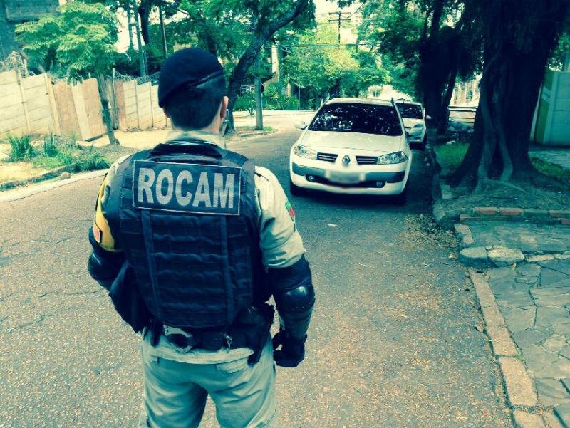 Quadrilha tenta assaltar banco e rouba armas de vigilantes em Porto Alegre