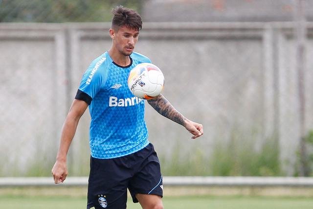 Everaldo integra trio ofensivo do Gr&ecirc;mio
