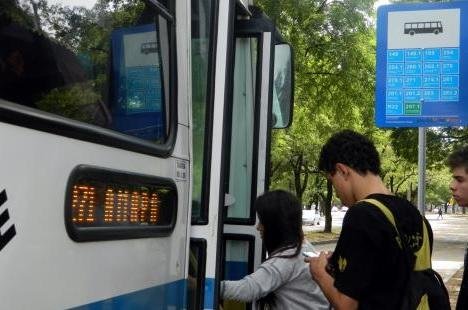 EPTC j&aacute; instalou placas informativas de &ocirc;nibus na Erico Verissimo