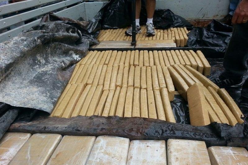 Droga estava no fundo falso de caminh&atilde;o abordado na BR 101