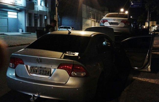 Ve&iacute;culo Honda Civic roubado foi recuperado e o outro apreendido