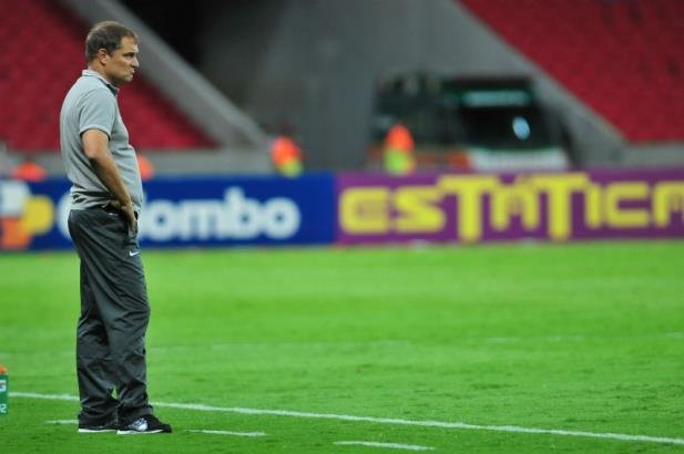 Treinador colorado ainda n&atilde;o conseguiu fazer a equipe colorada decolar