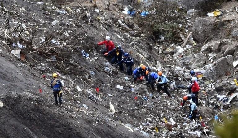 Avi&atilde;o se choca a 700 km/hora e explode com seus 150 ocupantes 