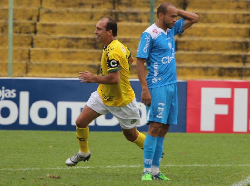 Paulo Bayer marcou o gol da vit&oacute;ria do Ypiranga