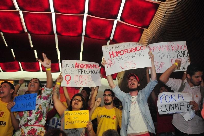 Manifestantes gritavam palavras de ordem contra presidente da C&acirc;mara