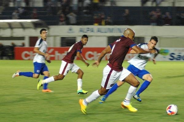 Reinaldo marcou &uacute;nico gol da partida