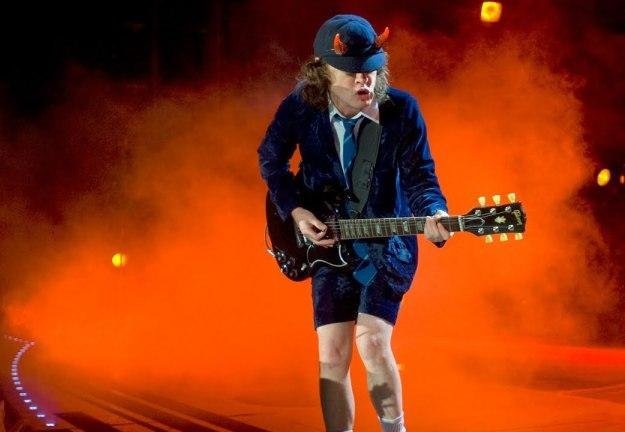 L&iacute;der do AC/DC, Angus Young &eacute; o principal compositor do grupo