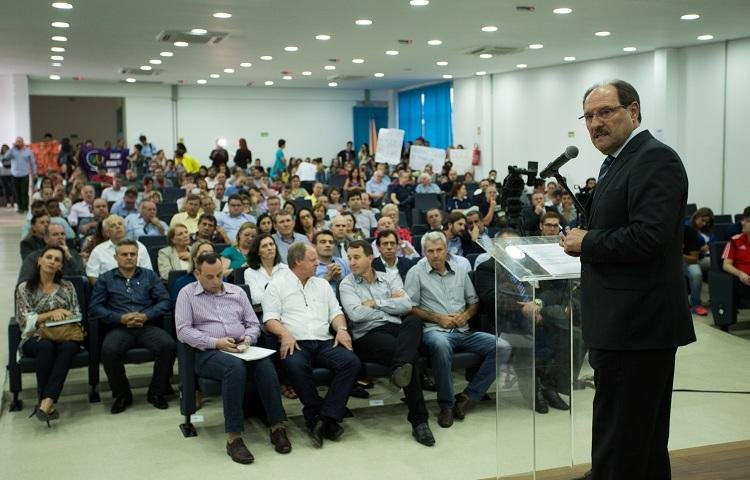 Governador afirmou que n&atilde;o "pratica a vaia" nem em est&aacute;dio de futebol