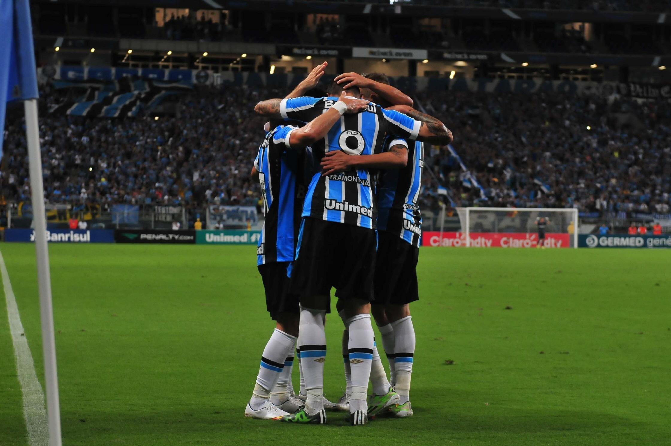 Gr&ecirc;mio tenta repetir estreias de 2000 e 2010 contra Campinense