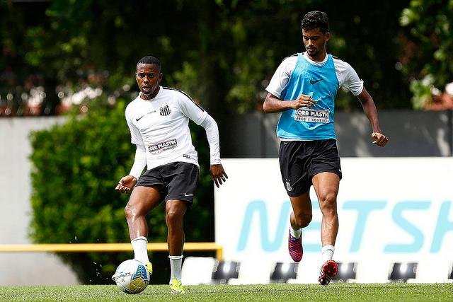 Sem direitos de imagem desde agosto, Robinho quer receber para renovar