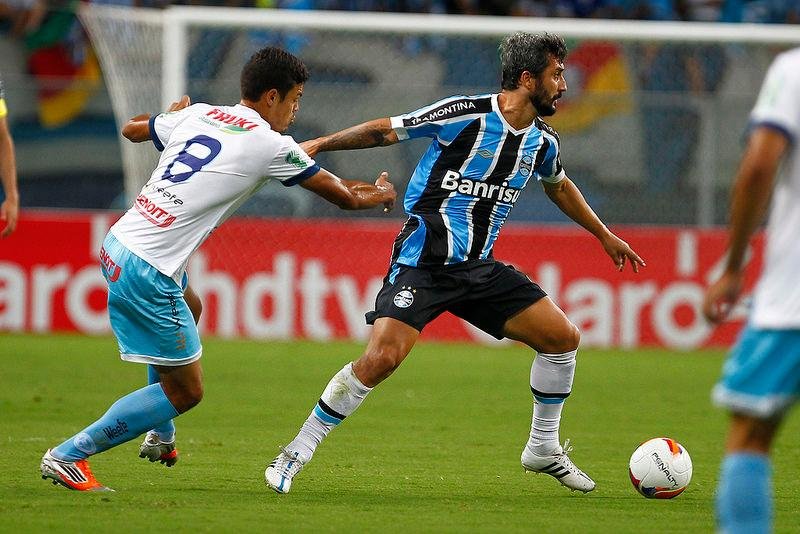 Douglas retorna ao time do Gr&ecirc;mio ap&oacute;s cumprir suspens&atilde;o no Gauch&atilde;o