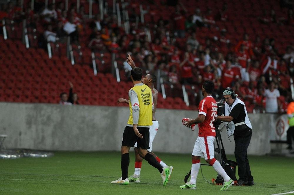 Antes de sair, Fabr&iacute;cio disparou contra torcida