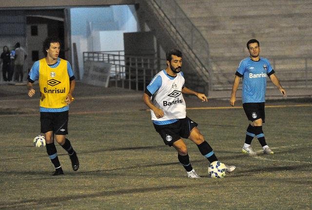 Douglas lamenta jogo de volta, mas ressalta triunfo na estreia