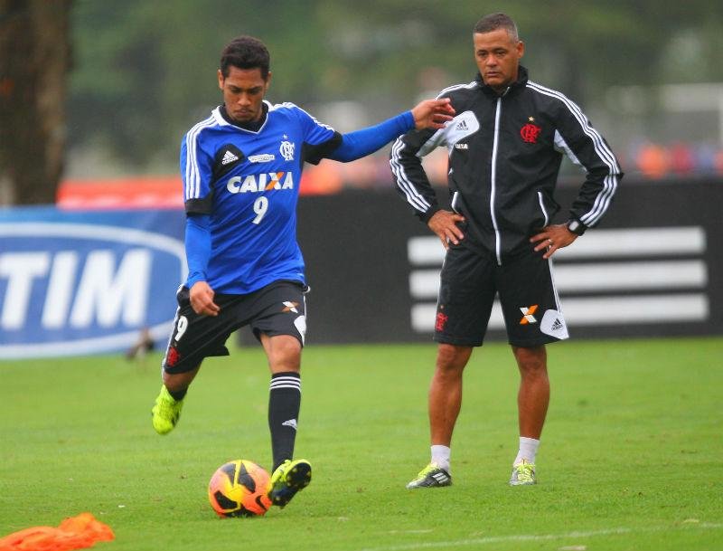Hernane revela decep&ccedil;&atilde;o com Mano no Flamengo