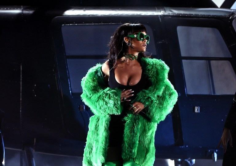 Rihanna apresentando o novo single em LA, no &uacute;ltimo domingo