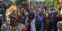 Tradicional procissão da Páscoa em Porto Alegre foi acompanhada por multidão