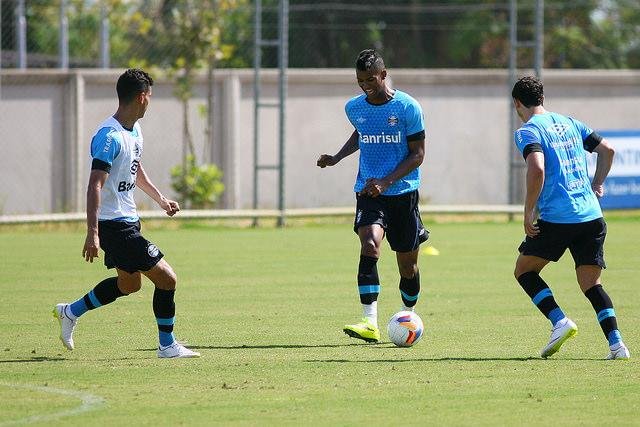 Na manh&atilde; de s&aacute;bado, o grupo treinou no CT Luiz Carvalho apenas posicionamento