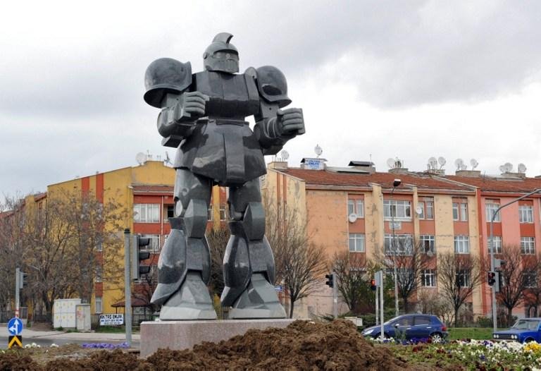 Novidade se parece muito com um rob&ocirc; do filme americano ``Transformers&acute;&acute;