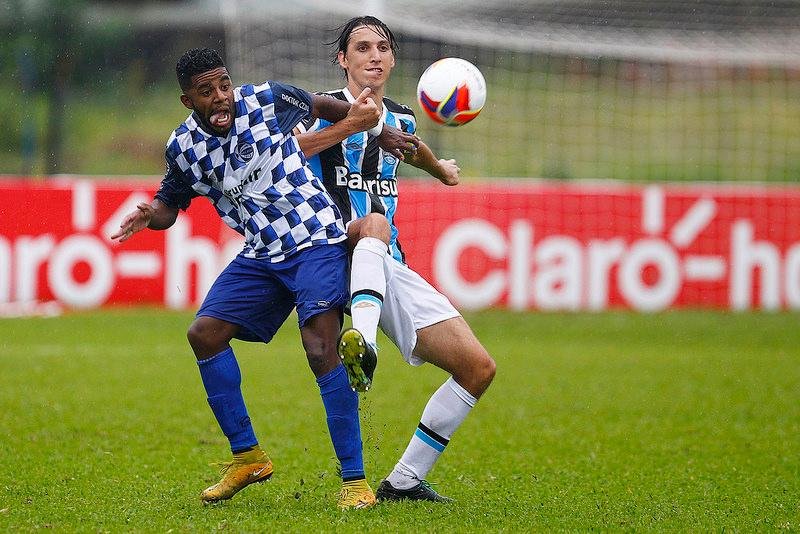 Gr&ecirc;mio busca vit&oacute;ria com time misto para ter vantagens nas fases finais