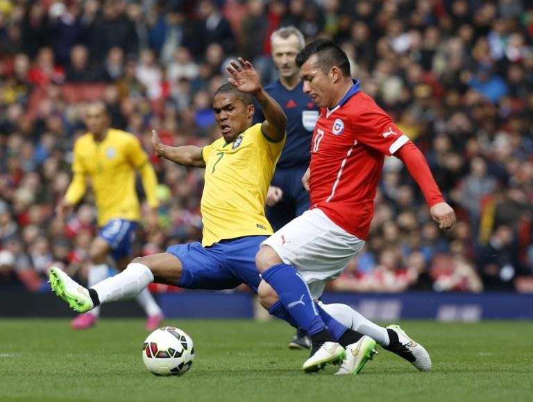 Liverpool pensa em Douglas Costa e Falcao Garc&iacute;a para pr&oacute;xima temporada