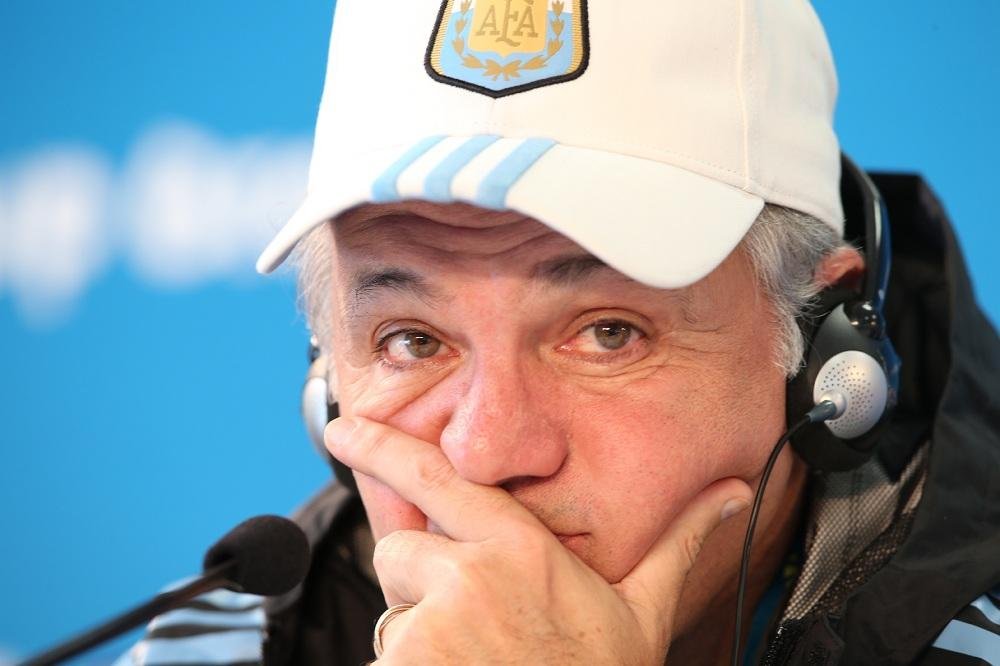 Dirigente do clube n&atilde;o descartou o argentino e falou em surpresas