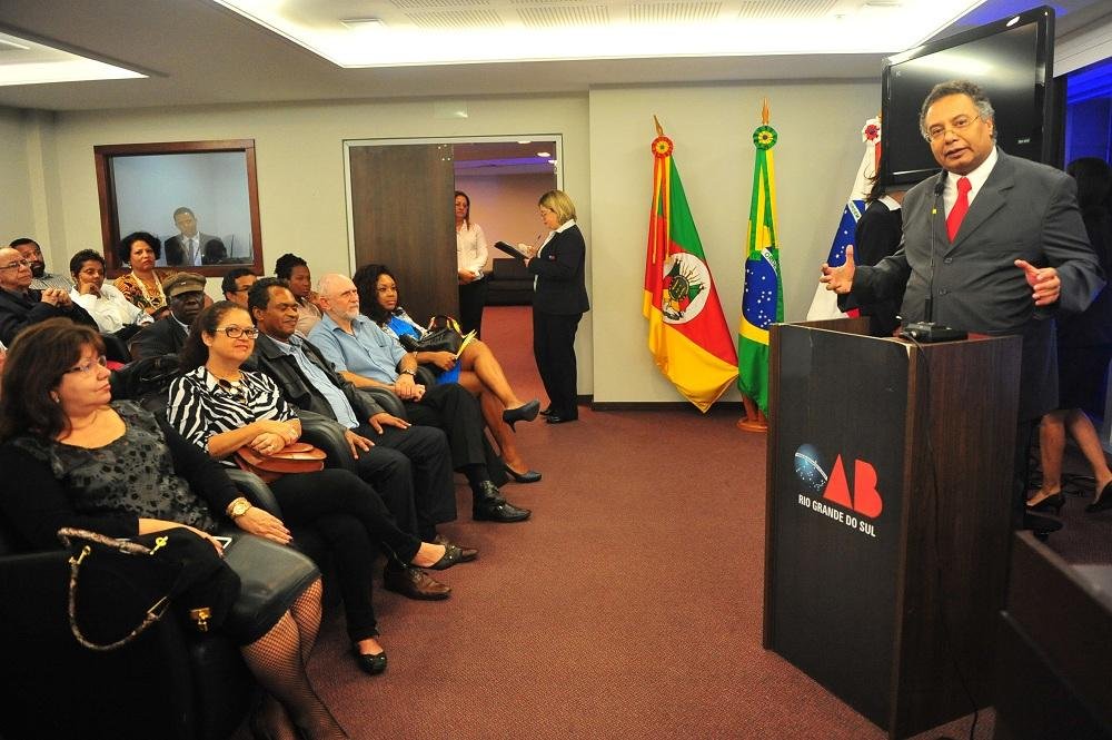 Discurso mais forte foi de Ubirajara Toledo, que lembrou da invisibilidade do povo negro no RS