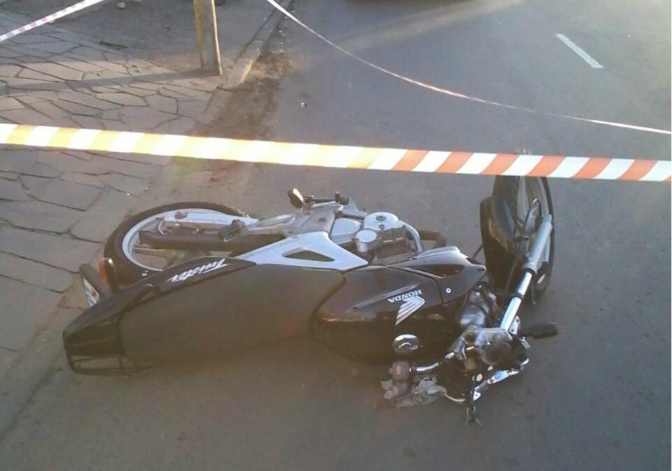 Acidente interrompeu tr&acirc;nsito na altura do n&uacute;mero 7082, na avenida Assis Brasil