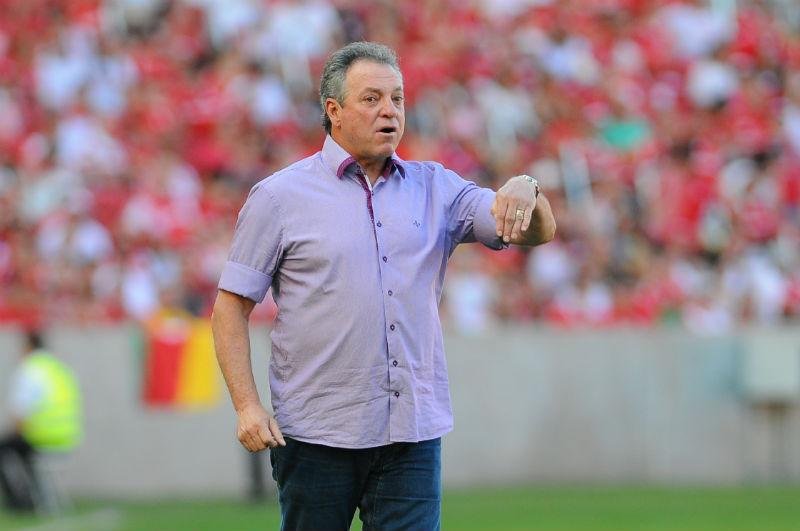 Muricy sugere Abel ao S&atilde;o Paulo ap&oacute;s sa&iacute;da 