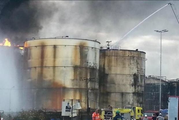 Inc&ecirc;ndio entra hoje no s&eacute;timo dia e ter&aacute; opera&ccedil;&atilde;o de alto risco para conserto de dutos