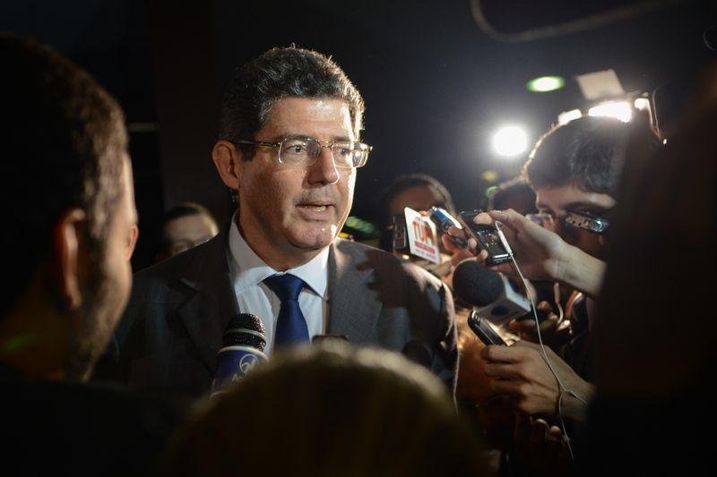 Joaquim Levy anunciou hoje que o governo vai iniciar estudos para a abertura de capital da Caixa Seguros