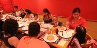 Crianças com câncer ganham almoço especial em pizzaria de Porto Alegre
