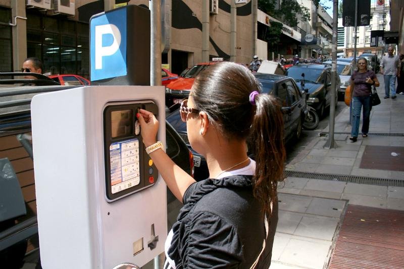 Parqu&iacute;metros voltam a operar sexta no Centro de Porto Alegre