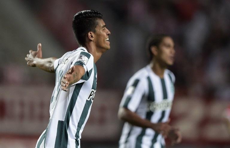 Meio-campista contou com desvio para matar goleiro advers&aacute;rio