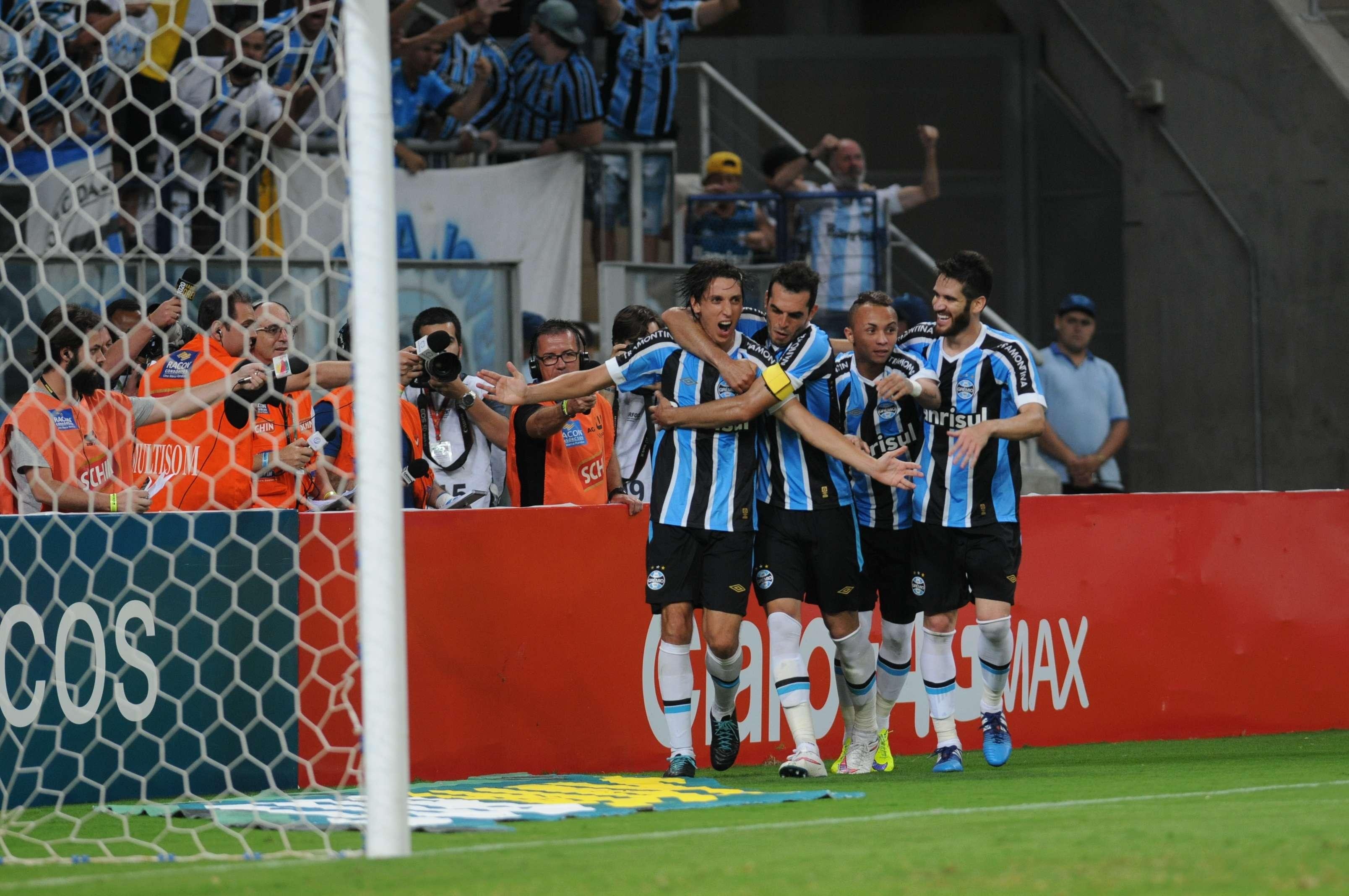 Geromel marcou de cabe&ccedil;a o gol que garantiu a cobran&ccedil;as de p&ecirc;naltis