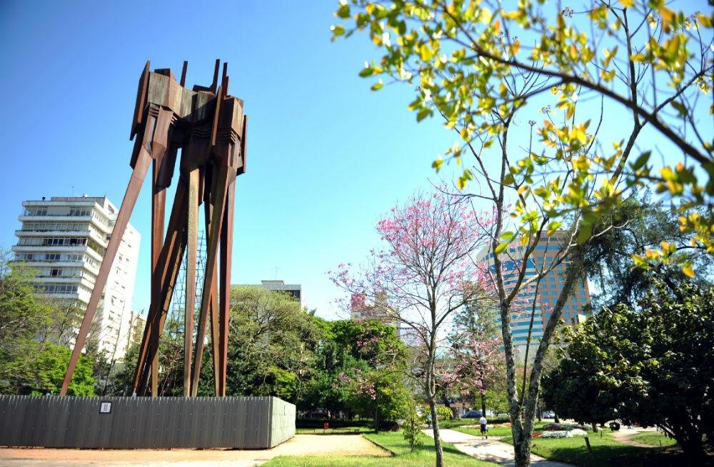 Se projeto for aprovado monumento a Castelo Branco, no Parc&atilde;o, ter&aacute; que mudar de nome