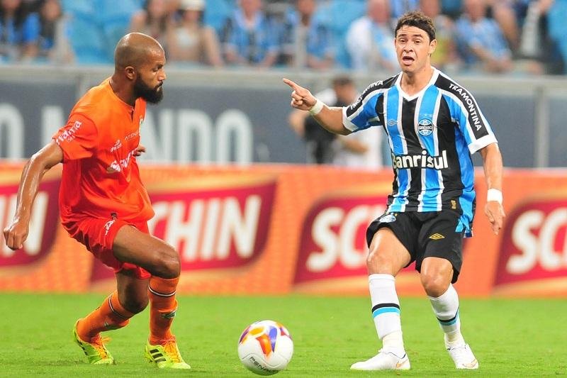 Gr&ecirc;mio e Juventude duelam por vaga na final