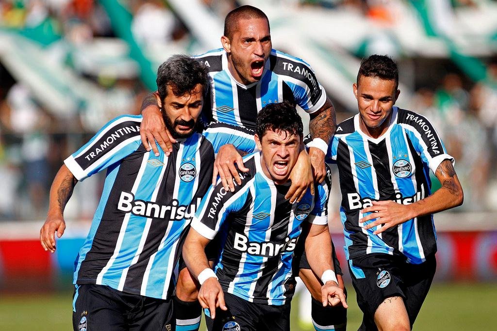 Giuliano marcou o gol que d&aacute; vantagem para o Gr&ecirc;mio na semifinal do Gauch&atilde;o